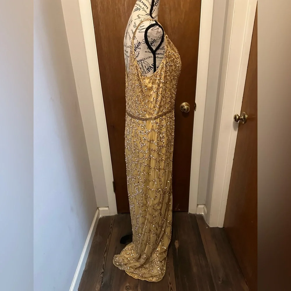 Mac Duggal Sleeveless V-Neck Embellished Beaded Gold Nude Column Gown Size 16 - Picture 3 of 10